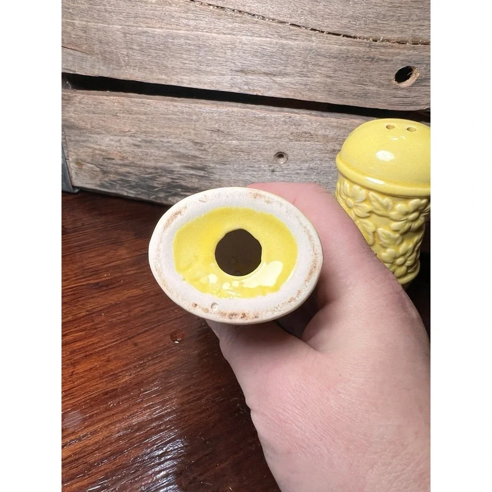 Vintage Yellow Daisy Floral Embossed 4